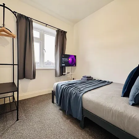 Convenient 2-bed 30min To *