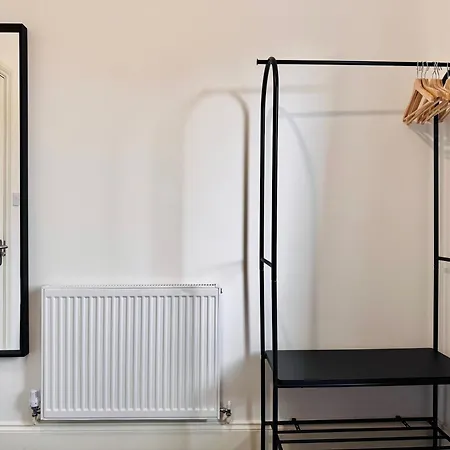 Convenient 2-bed 30min To London