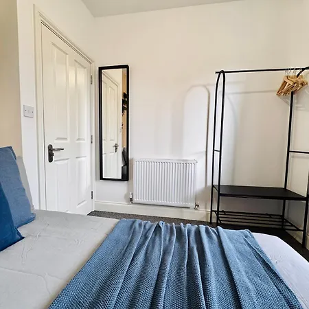 Convenient 2-bed 30min To *