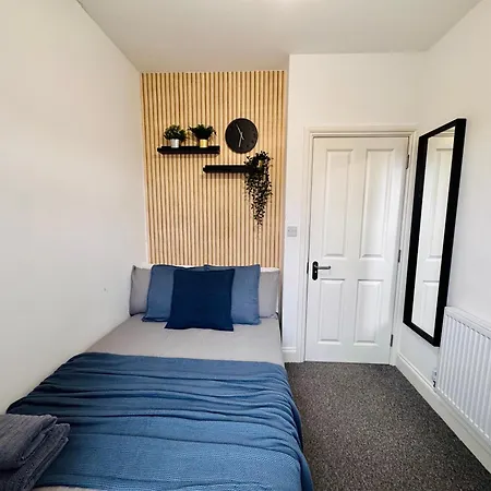 Convenient 2-bed 30min To Apartment *