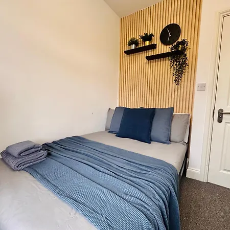 Apartment Convenient 2-bed 30min To *