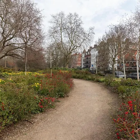 Relaxing 1-bed Haven Near Battersea Park Apartment *