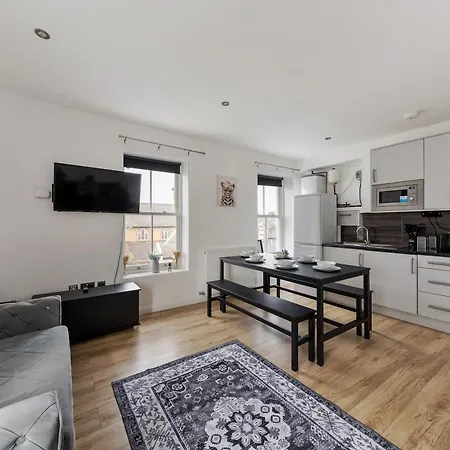 Relaxing 1-bed Haven Near Battersea Park Apartment *