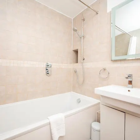 Pass The Keys Spacious 2br W Free Parking Patio Near Tube Nyaraló London