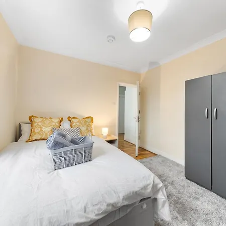 民宿 Sleek Private Bedroom In Shared For Two - Bedroom2 *