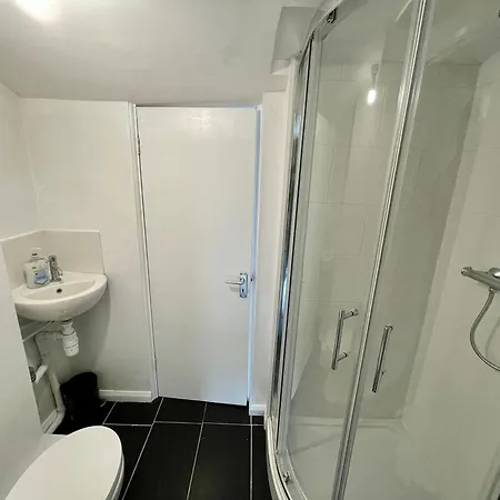 Eejs Charming 6 Bedroom - With Large Garden بيت شباب لندن