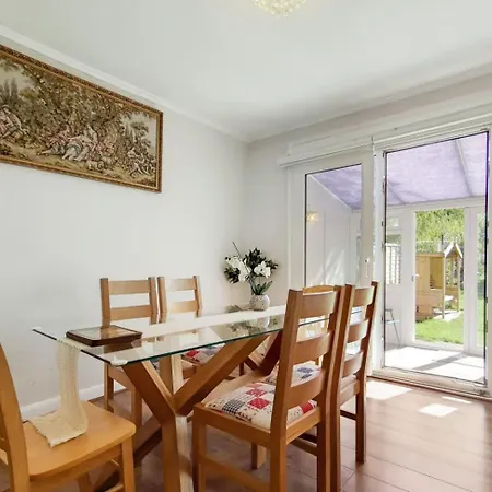 Eejs Charming 6 Bedroom - With Large Garden بيت شباب لندن