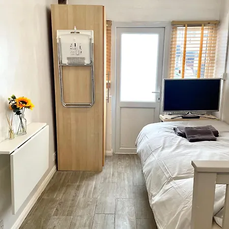 بيت شباب Eejs Charming 6 Bedroom - With Large Garden *
