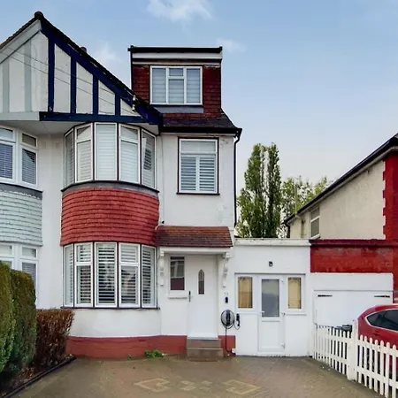 بيت شباب Eejs Charming 6 Bedroom - With Large Garden لندن