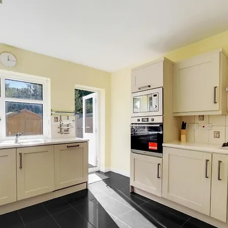 Eejs Charming 6 Bedroom - With Large Garden * لندن