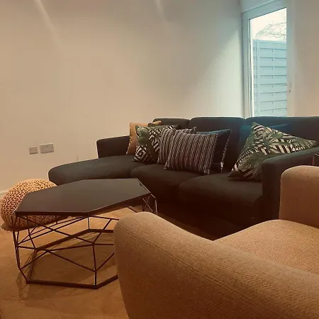 Brand New Spacious 3 Bed With Terrace In Shoreditch Apartment *