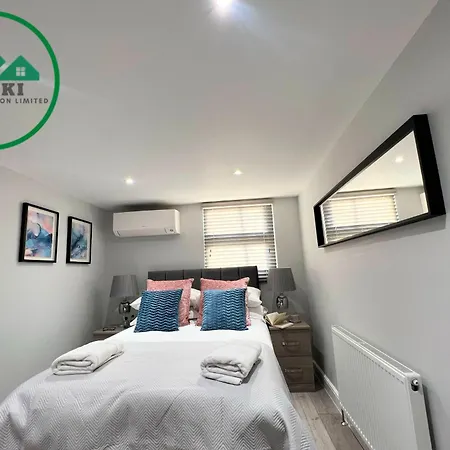 Apartment Aisiki At Barnet, Airconditioned & Pet-friendly 3 Bedrooms & 2 Bathrooms Duplex Flat With King Or Twin Beds And Double Beds With Free Wi-fi