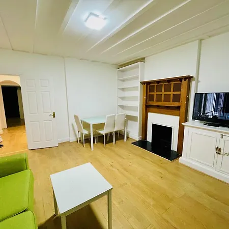 Luxury 2 Bed House With Parking, 5 Min Walk To Station & Ldo Holiday home