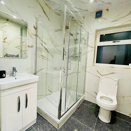Holiday home Luxury 2 Bed House With Parking, 5 Min Walk To Station & Ldo *