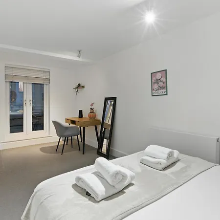 Stylish 2br Clerkenwell Private Outdoor Space London