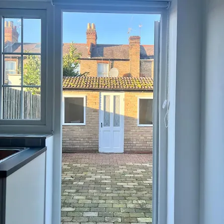 Luxury In Prime Location Steps From Woodgreen * 伦敦
