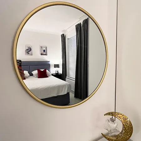 Luxury In Prime Location Steps From Woodgreen * 伦敦
