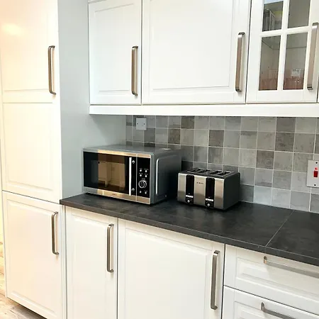 Luxury In Prime Location Steps From Woodgreen