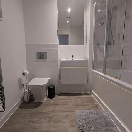 Modern Large Flat 1min To Stockwell Station With Skyscraper View Apartman