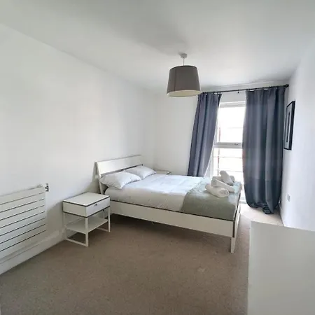 Modern Large Flat 1min To Stockwell Station With Skyscraper View Apartman
