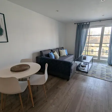 Modern Large Flat 1min To Stockwell Station With Skyscraper View London