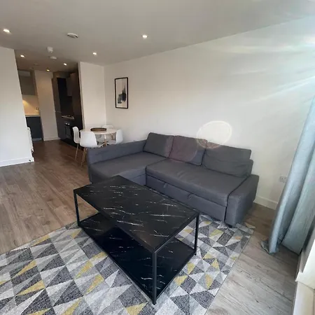 Modern Large Flat 1min To Stockwell Station With Skyscraper View