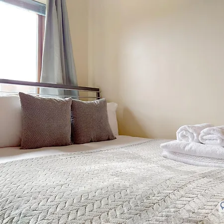 Apartment Fully Serviced Two Bed In Poplar