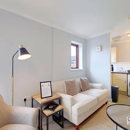 Fully Serviced Two Bed In Poplar Apartment *