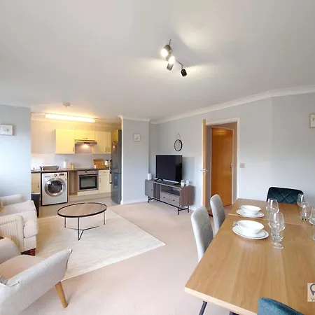 Fully Serviced Two Bed In Poplar Apartment *