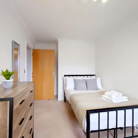 Apartment Fully Serviced Two Bed In Poplar London