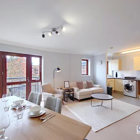 Fully Serviced Two Bed In Poplar London
