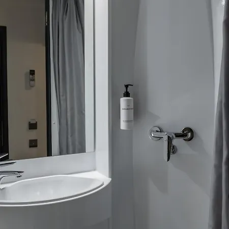 Easyhotel Victoria