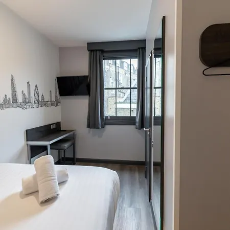 Hotel Easyhotel Victoria 2*