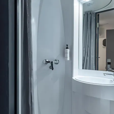 Easyhotel Victoria Hotel 2*