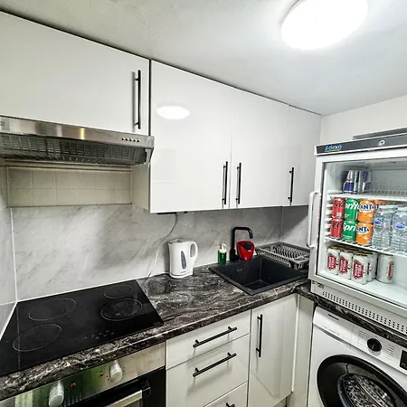 Apartment Queensborough Apartment,