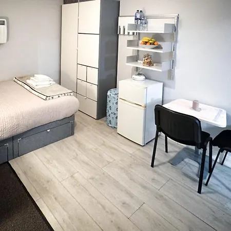 Queensborough Apartment,