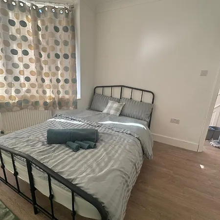 منزل للإقامة 12 Torver Road, Ha1 1tq *
