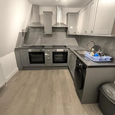 Full Equiped Rooms, Tooting Broadway Station Homestay London