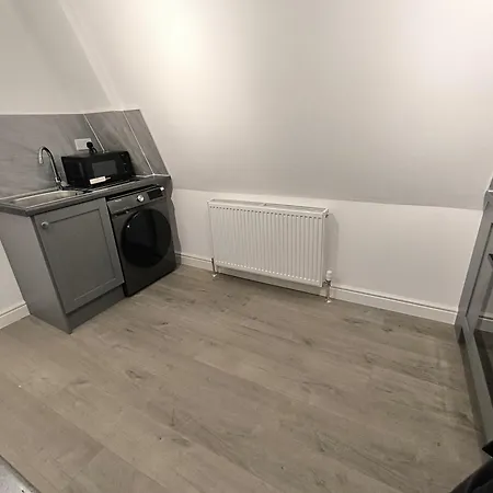 Full Equiped Rooms, Tooting Broadway Station Homestay