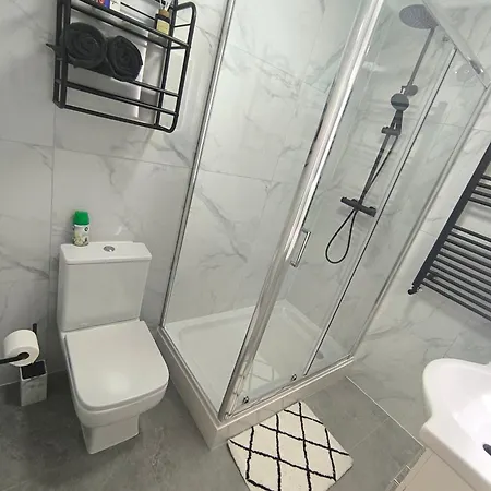 Full Equiped Rooms, Tooting Broadway Station * London