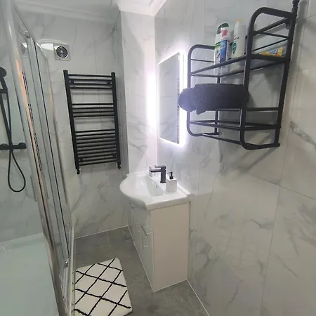 Homestay Full Equiped Rooms, Tooting Broadway Station *