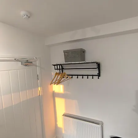 Full Equiped Rooms, Tooting Broadway Station * London