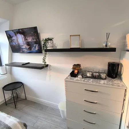 Homestay Full Equiped Rooms, Tooting Broadway Station