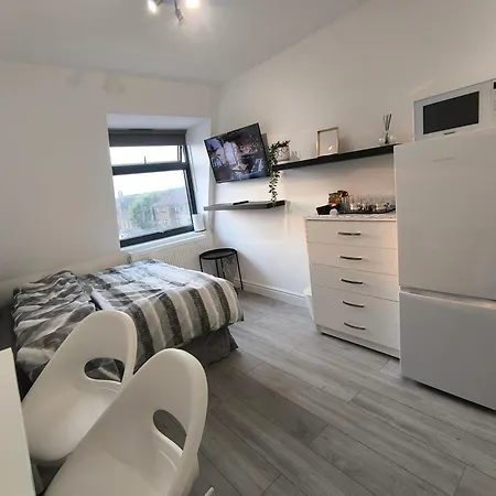 Homestay Full Equiped Rooms, Tooting Broadway Station London