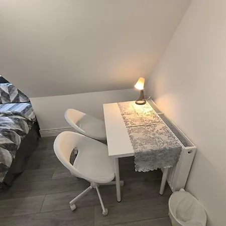 Full Equiped Rooms, Tooting Broadway Station Homestay London