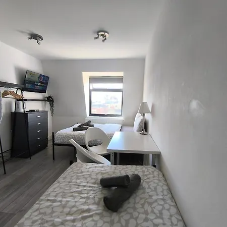 Full Equiped Rooms, Tooting Broadway Station Homestay *