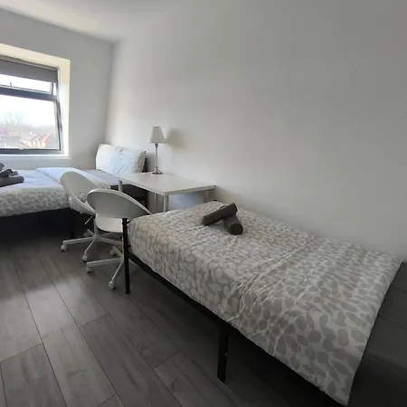 Full Equiped Rooms, Tooting Broadway Station Homestay