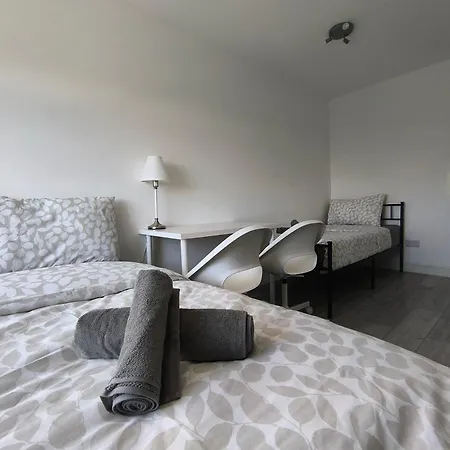 Full Equiped Rooms, Tooting Broadway Station Homestay *