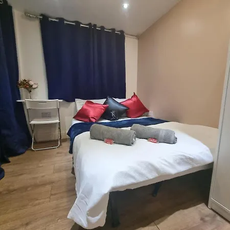 2 Bed Flat In Heathrow London Free Parking 아파트 Feltham