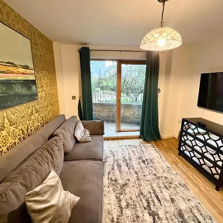Modern 2 Bedroom Close To Center Zone 2 公寓